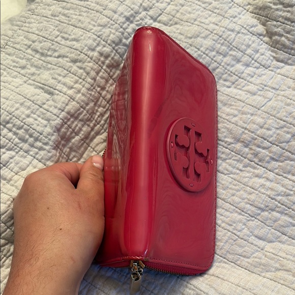 Tory Burch Fuchsia magenta Patent Leather Zip continental Wallet as Is - Picture 13 of 16